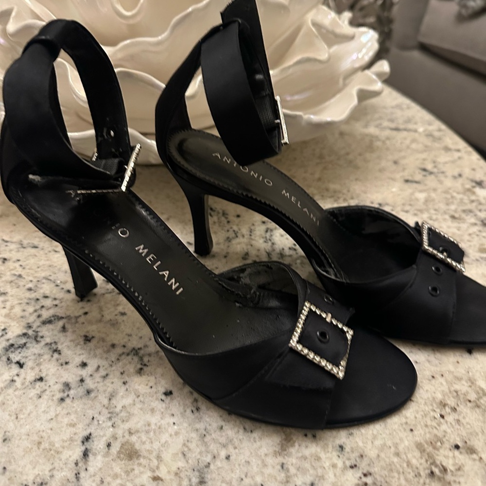 Antonio Melani Black Heels with Sleek Design